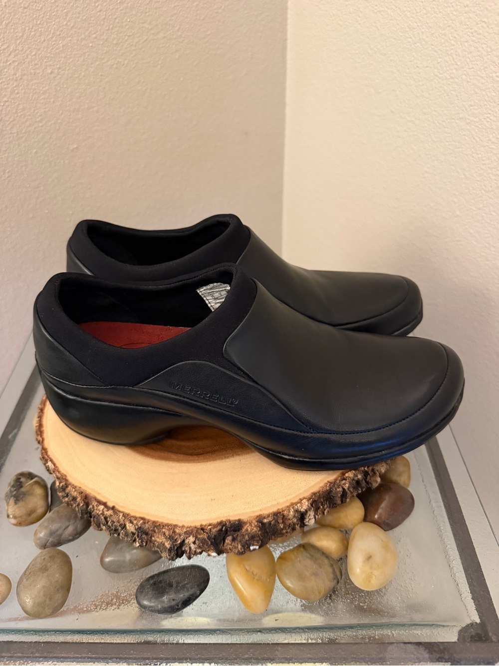 Merrell Women’s Spire Black Leather Slip-On Loafers Size 7.5